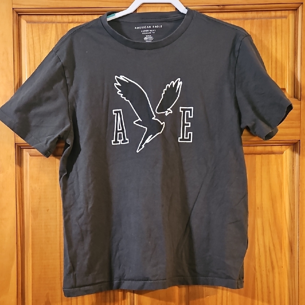 American Eagle Graphic T-Shirt in Dark Gray